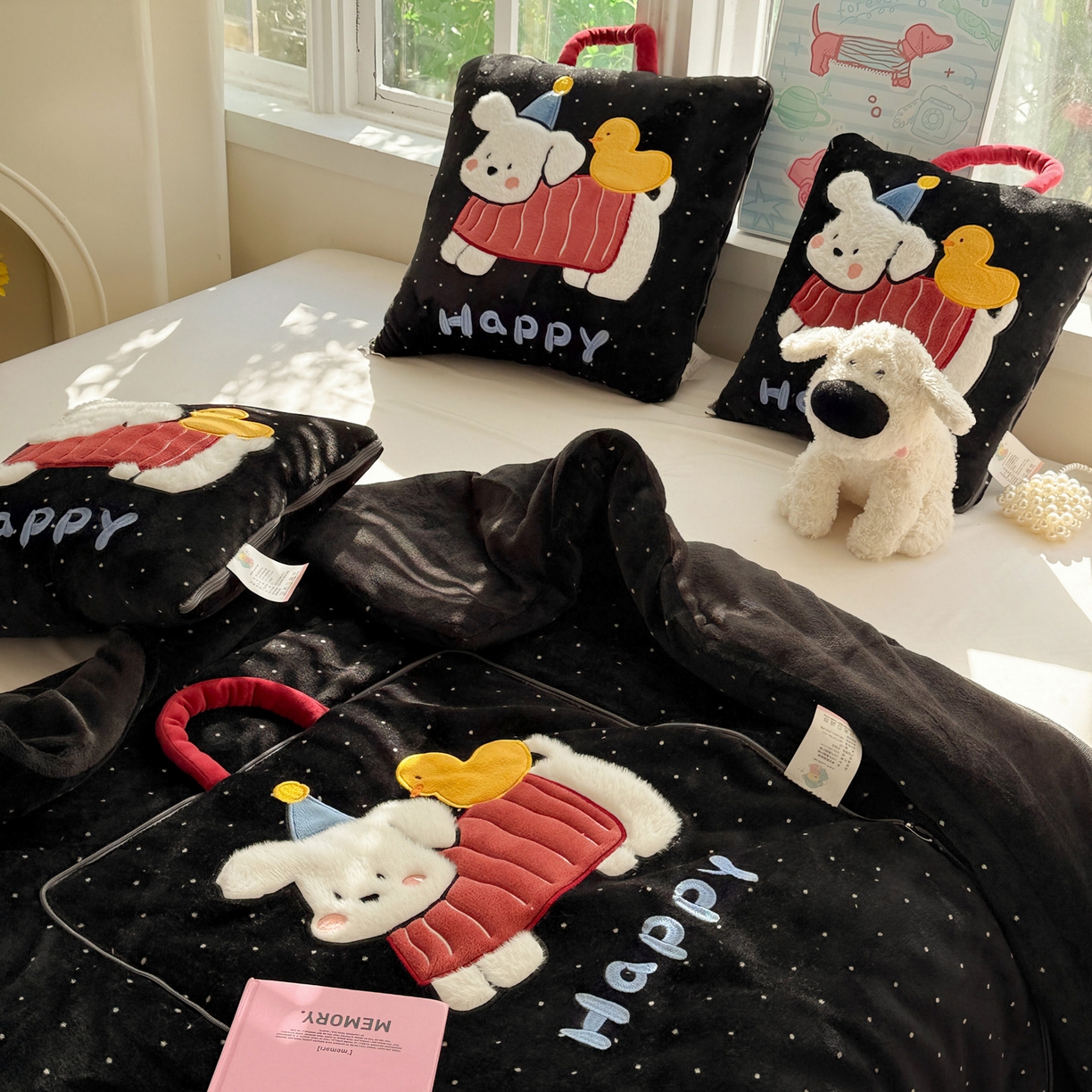 91家纺网 家纺一手货源 找家纺 古本家居 2025新款牛奶绒鸭鸭狗抱枕被 鸭鸭狗黑波点