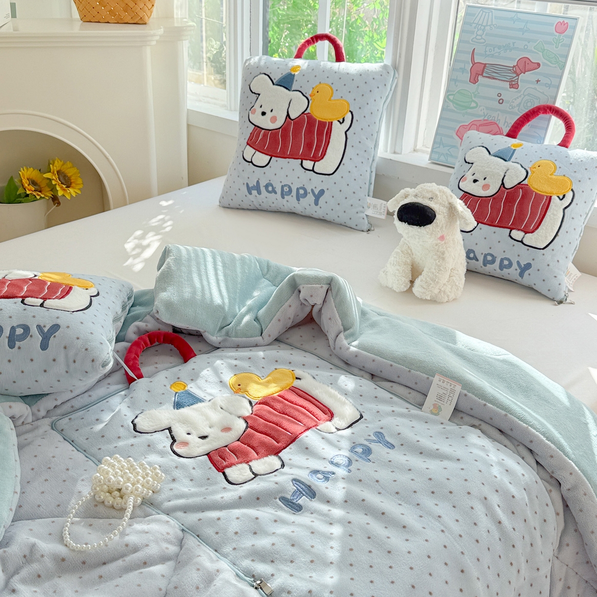 91家纺网 家纺一手货源 找家纺 古本家居 2025新款牛奶绒鸭鸭狗抱枕被 鸭鸭狗蓝波点