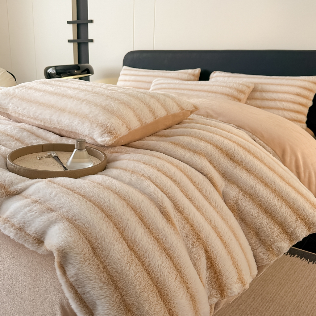 91家纺网 家纺一手货源 找家纺 乐窝家纺仓储 2025新款复古美拉德兔毛绒仿皮草绒牛奶绒四件套不掉色量大价优 奶油白