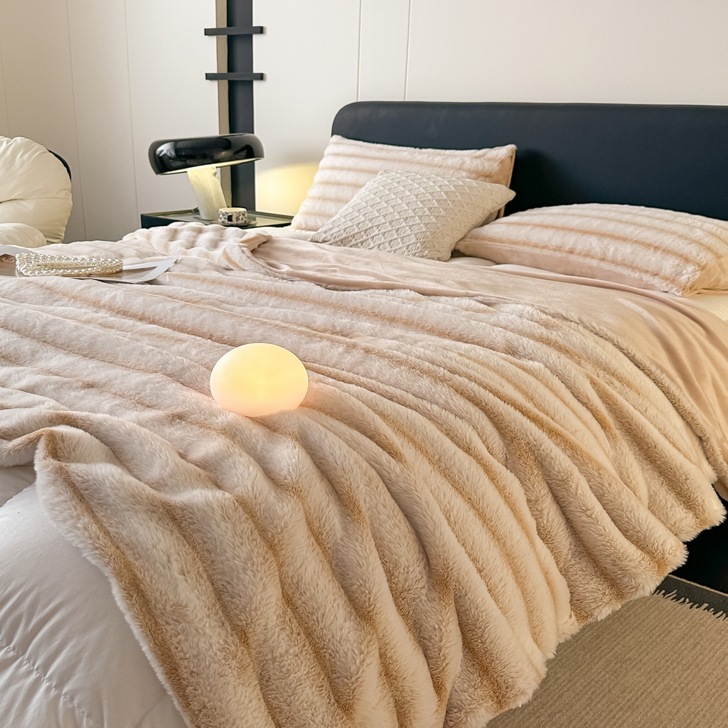 91家纺网 家纺一手货源 找家纺 乐窝家纺仓储 2025新款复古美拉德兔毛绒仿皮草绒牛奶绒四件套不掉色量大价优 奶油白