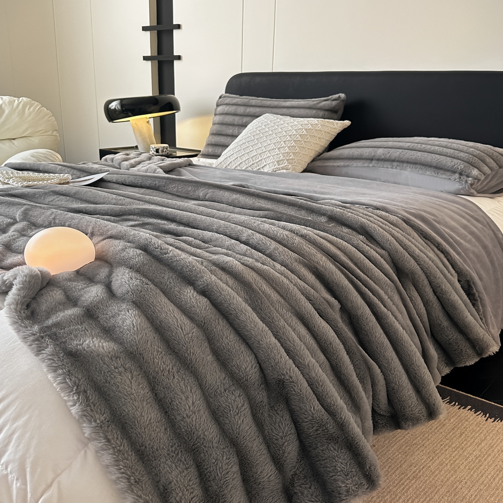 91家纺网 家纺一手货源 找家纺 乐窝家纺仓储 2025新款复古美拉德兔毛绒仿皮草绒牛奶绒四件套不掉色量大价优 时尚灰