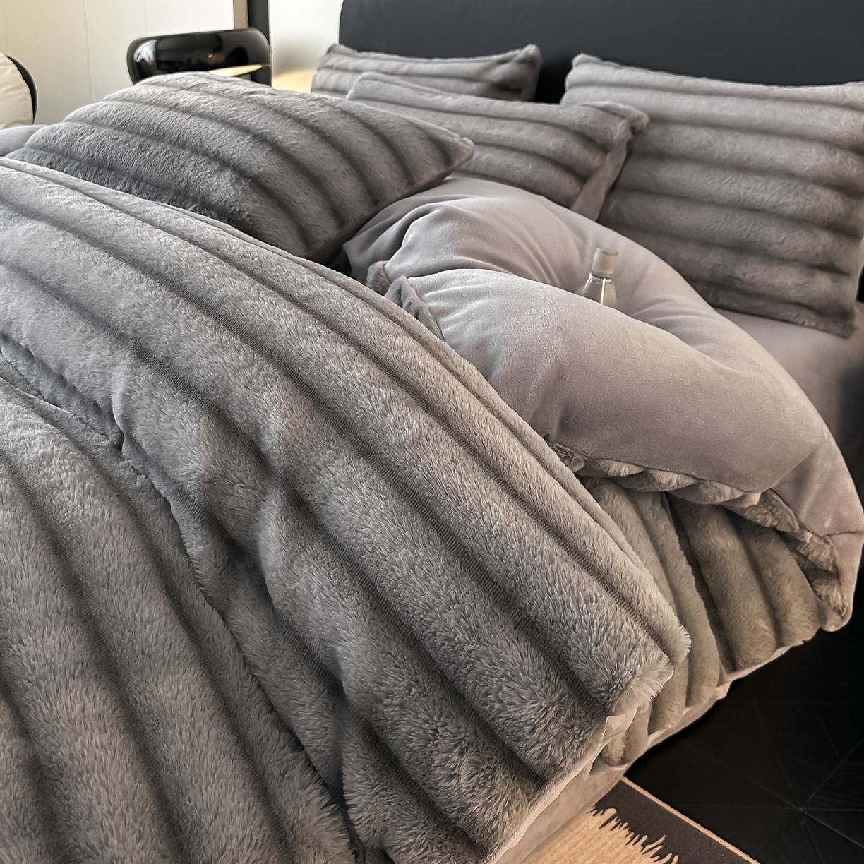 91家纺网 家纺一手货源 找家纺 乐窝家纺仓储 2025新款复古美拉德兔毛绒仿皮草绒牛奶绒四件套不掉色量大价优 时尚灰