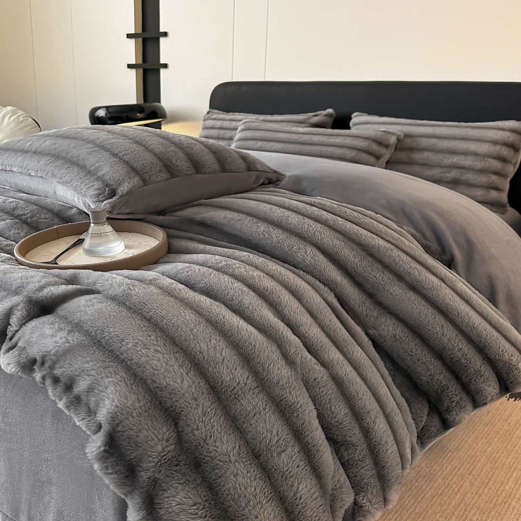 91家纺网 家纺一手货源 找家纺 乐窝家纺仓储 2025新款复古美拉德兔毛绒仿皮草绒牛奶绒四件套不掉色量大价优 时尚灰