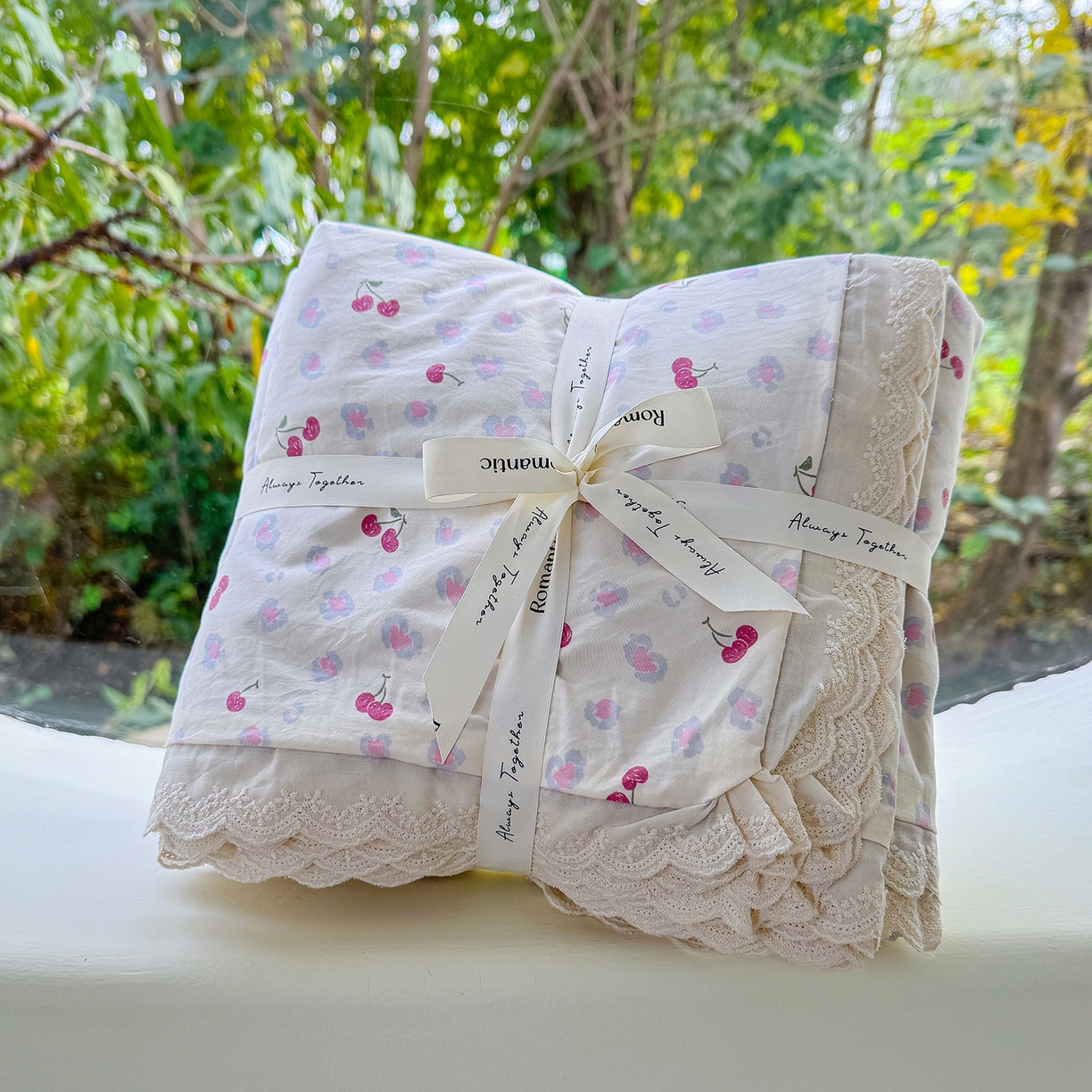 91家纺网 家纺一手货源 找家纺 竹合 2026新款田园韩版花边款小碎花古法水洗仿棉A类云感棉四件套 浪漫樱桃