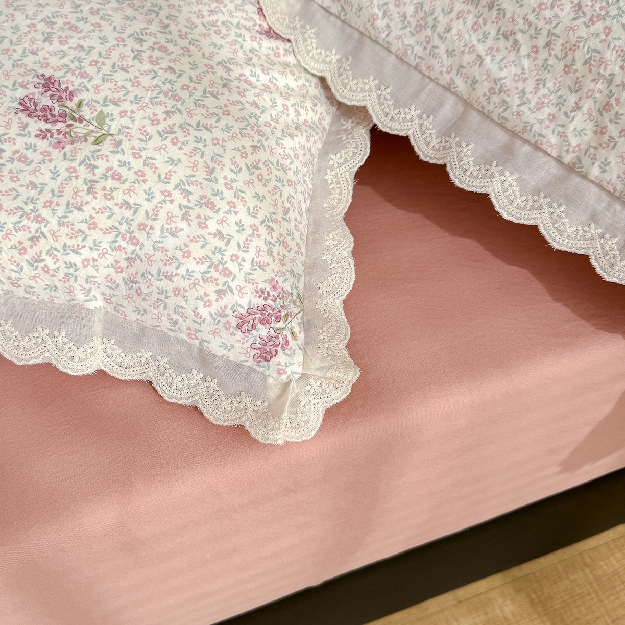 91家纺网 家纺一手货源 找家纺 竹合 2026新款田园韩版花边款小碎花古法水洗仿棉A类云感棉四件套 春野