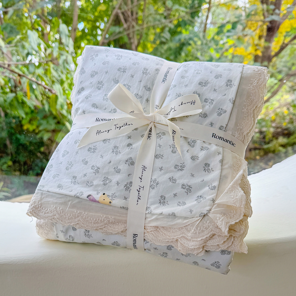 91家纺网 家纺一手货源 找家纺 竹合 2026新款田园韩版花边款小碎花古法水洗仿棉A类云感棉四件套 花田小狗