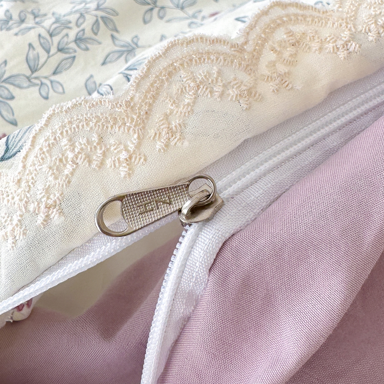 91家纺网 家纺一手货源 找家纺 竹合 2026新款田园韩版花边款小碎花古法水洗仿棉A类云感棉四件套 半糖悠然