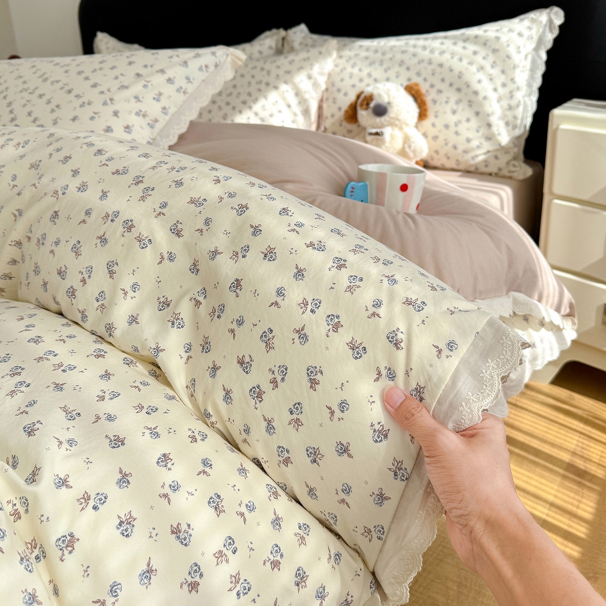 91家纺网 家纺一手货源 找家纺 竹合 2026新款田园韩版花边款小碎花古法水洗仿棉A类云感棉四件套 暗香