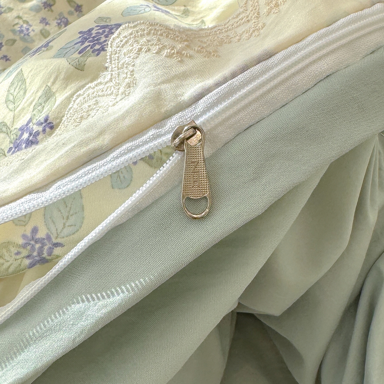 91家纺网 家纺一手货源 找家纺 竹合 2026新款田园韩版花边款小碎花古法水洗仿棉A类云感棉四件套 绿野仙踪