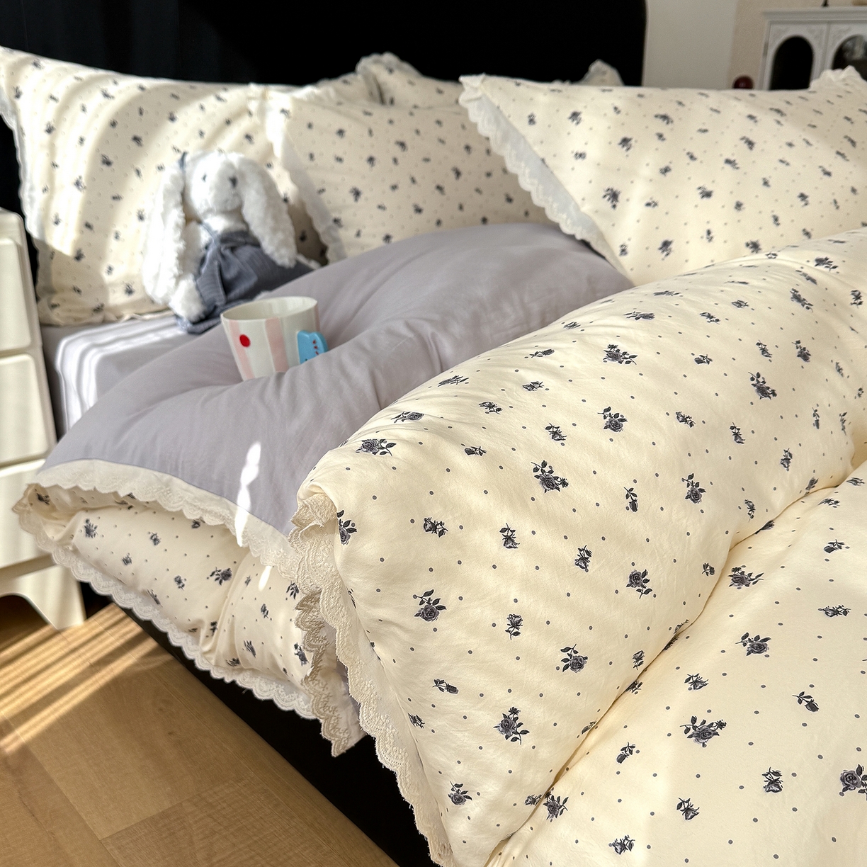 91家纺网 家纺一手货源 找家纺 竹合 2026新款田园韩版花边款小碎花古法水洗仿棉A类云感棉四件套 暖暖