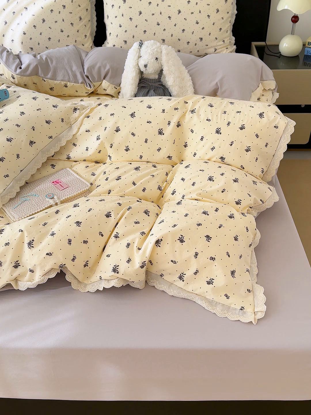 91家纺网 家纺一手货源 找家纺 竹合 2026新款田园韩版花边款小碎花古法水洗仿棉A类云感棉四件套 暖暖