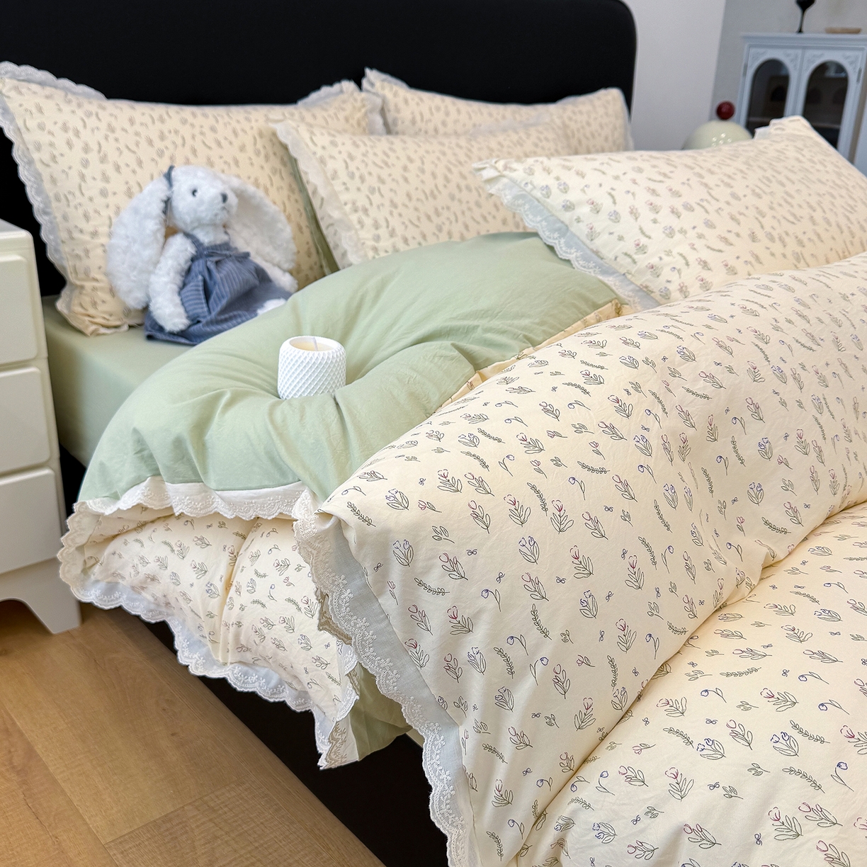 91家纺网 家纺一手货源 找家纺 竹合 2026新款田园韩版花边款小碎花古法水洗仿棉A类云感棉四件套 千寻绿