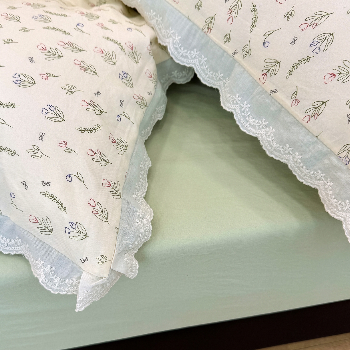 91家纺网 家纺一手货源 找家纺 竹合 2026新款田园韩版花边款小碎花古法水洗仿棉A类云感棉四件套 千寻绿