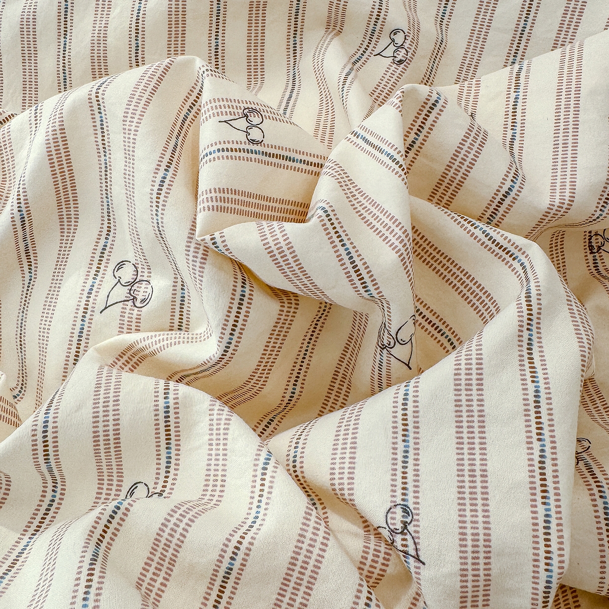 91家纺网 家纺一手货源 找家纺 竹合 2026新款田园韩版花边款小碎花古法水洗仿棉A类云感棉四件套 竖条樱桃