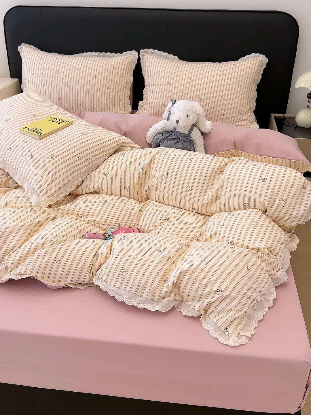 91家纺网 家纺一手货源 找家纺 竹合 2026新款田园韩版花边款小碎花古法水洗仿棉A类云感棉四件套 竖条樱桃