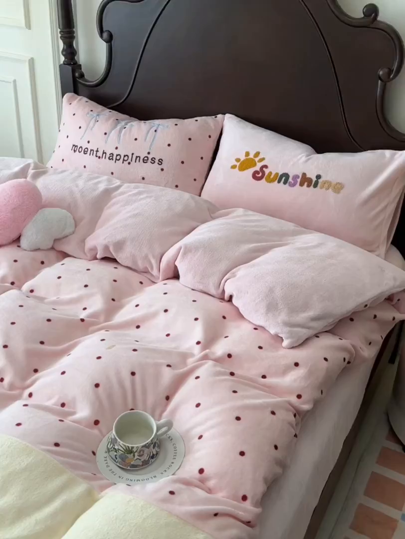 91家纺网 家纺一手货源 找家纺 （总）子钦家纺 2025秋冬新款加厚牛奶绒复古公主风毛巾绣床单床笠四件套