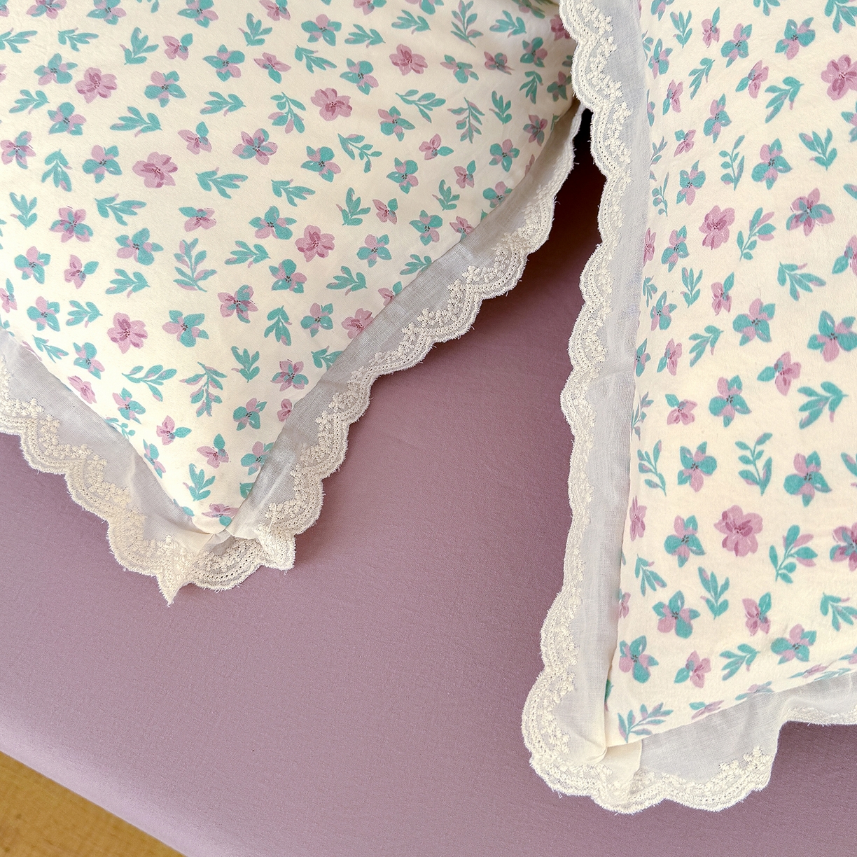 91家纺网 家纺一手货源 找家纺 竹合 2026新款田园韩版花边款小碎花古法水洗仿棉A类云感棉四件套 花田故事