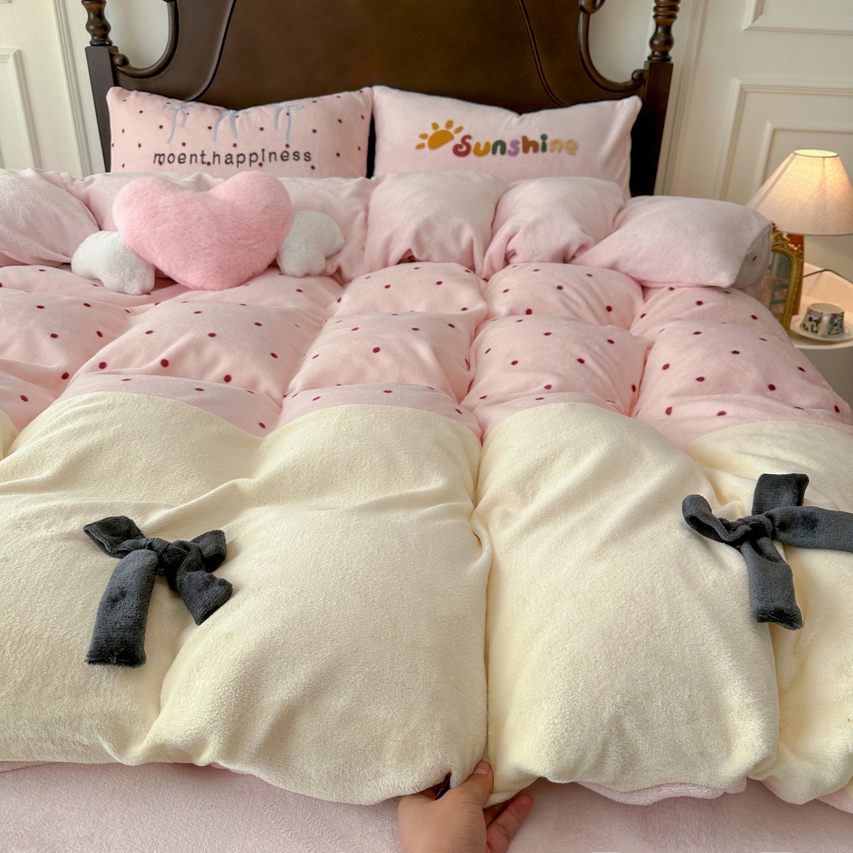 91家纺网 家纺一手货源 找家纺 （总）子钦家纺 2025秋冬新款加厚牛奶绒复古公主风毛巾绣床单床笠四件套