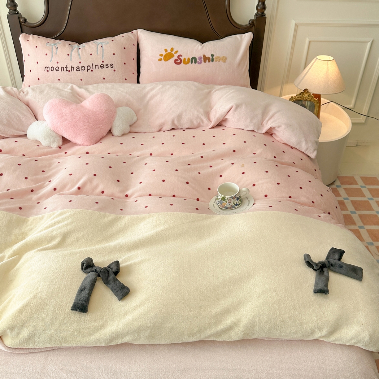 91家纺网 家纺一手货源 找家纺 子钦家纺 2025秋冬新款加厚牛奶绒复古公主风毛巾绣床单床笠四件套 牛奶绒法式复古风-粉波点