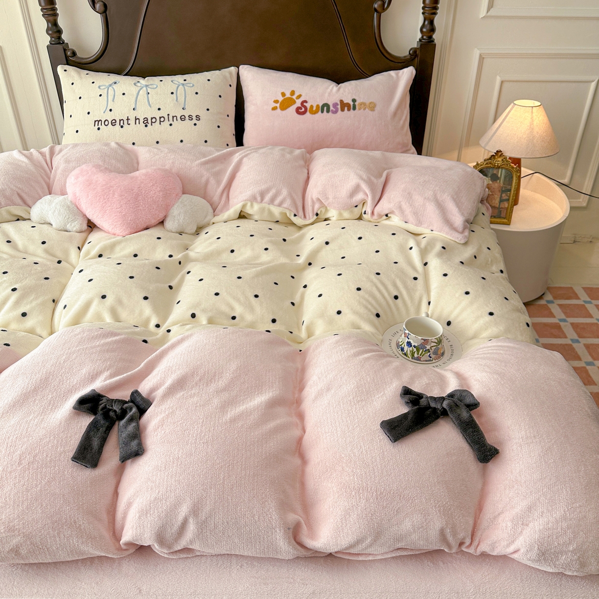 91家纺网 家纺一手货源 找家纺 子钦家纺 2025秋冬新款加厚牛奶绒复古公主风毛巾绣床单床笠四件套 牛奶绒法式复古风-奶波点