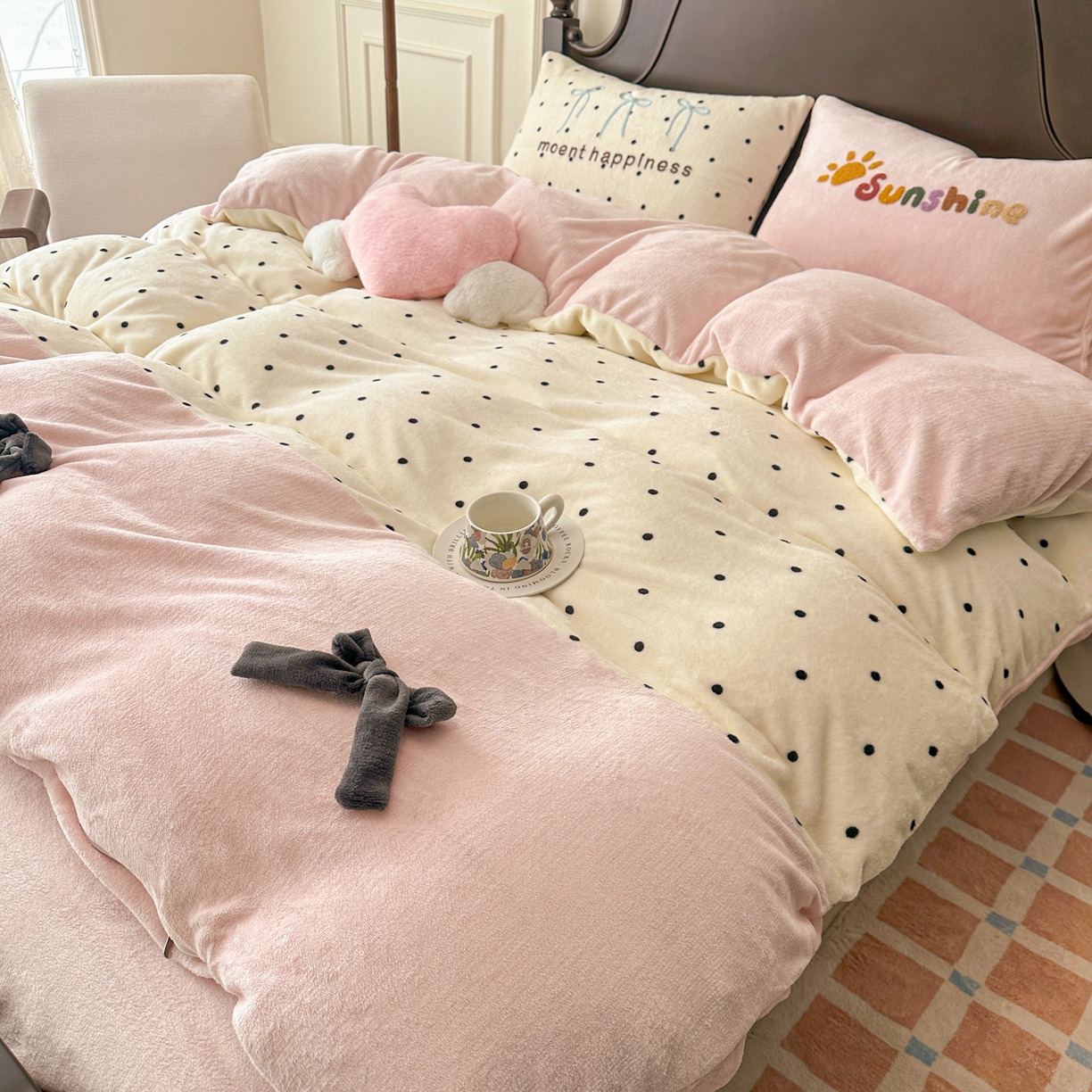 91家纺网 家纺一手货源 找家纺 子钦家纺 2025秋冬新款加厚牛奶绒复古公主风毛巾绣床单床笠四件套 牛奶绒法式复古风-奶波点