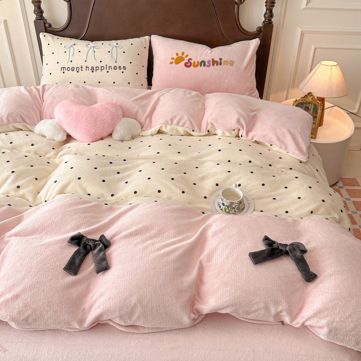 91家纺网 家纺一手货源 找家纺 子钦家纺 2025秋冬新款加厚牛奶绒复古公主风毛巾绣床单床笠四件套 牛奶绒法式复古风-奶波点