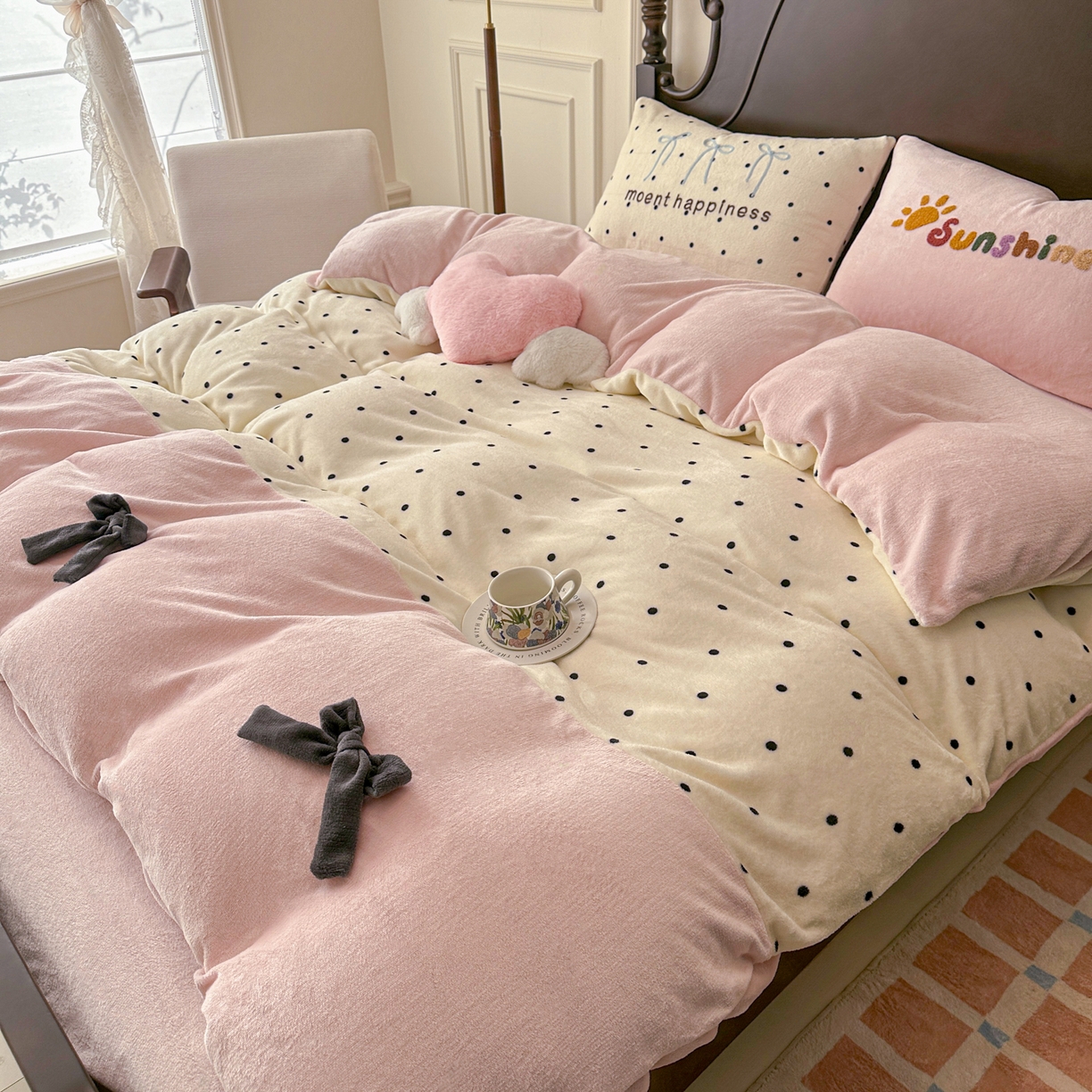 91家纺网 家纺一手货源 找家纺 子钦家纺 2025秋冬新款加厚牛奶绒复古公主风毛巾绣床单床笠四件套 牛奶绒法式复古风-奶波点