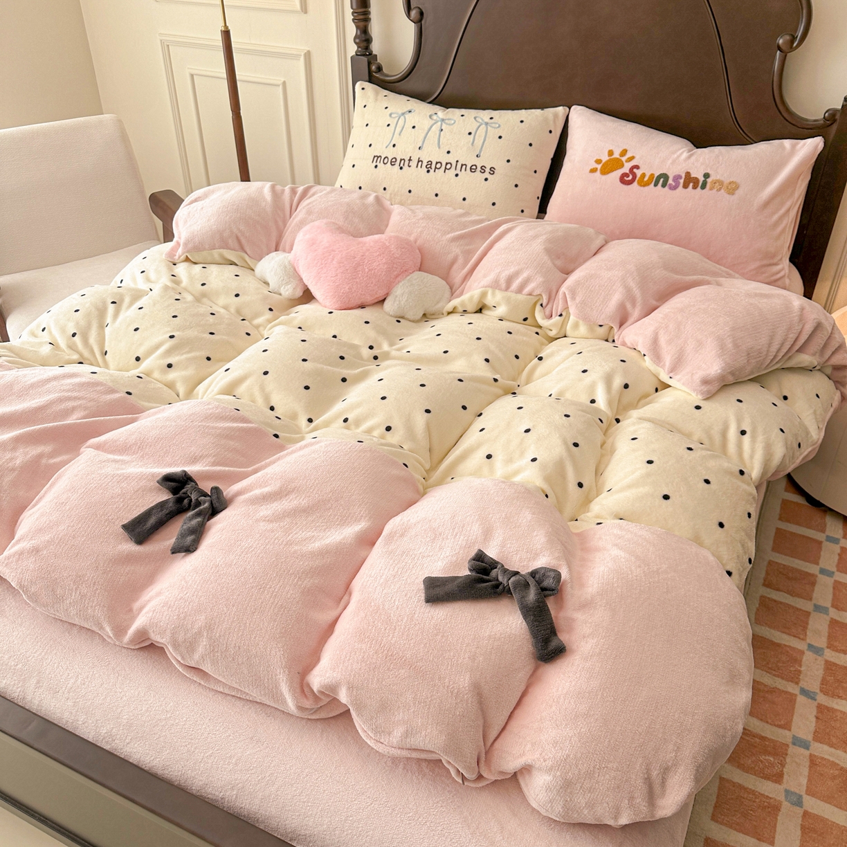 91家纺网 家纺一手货源 找家纺 子钦家纺 2025秋冬新款加厚牛奶绒复古公主风毛巾绣床单床笠四件套 牛奶绒法式复古风-奶波点