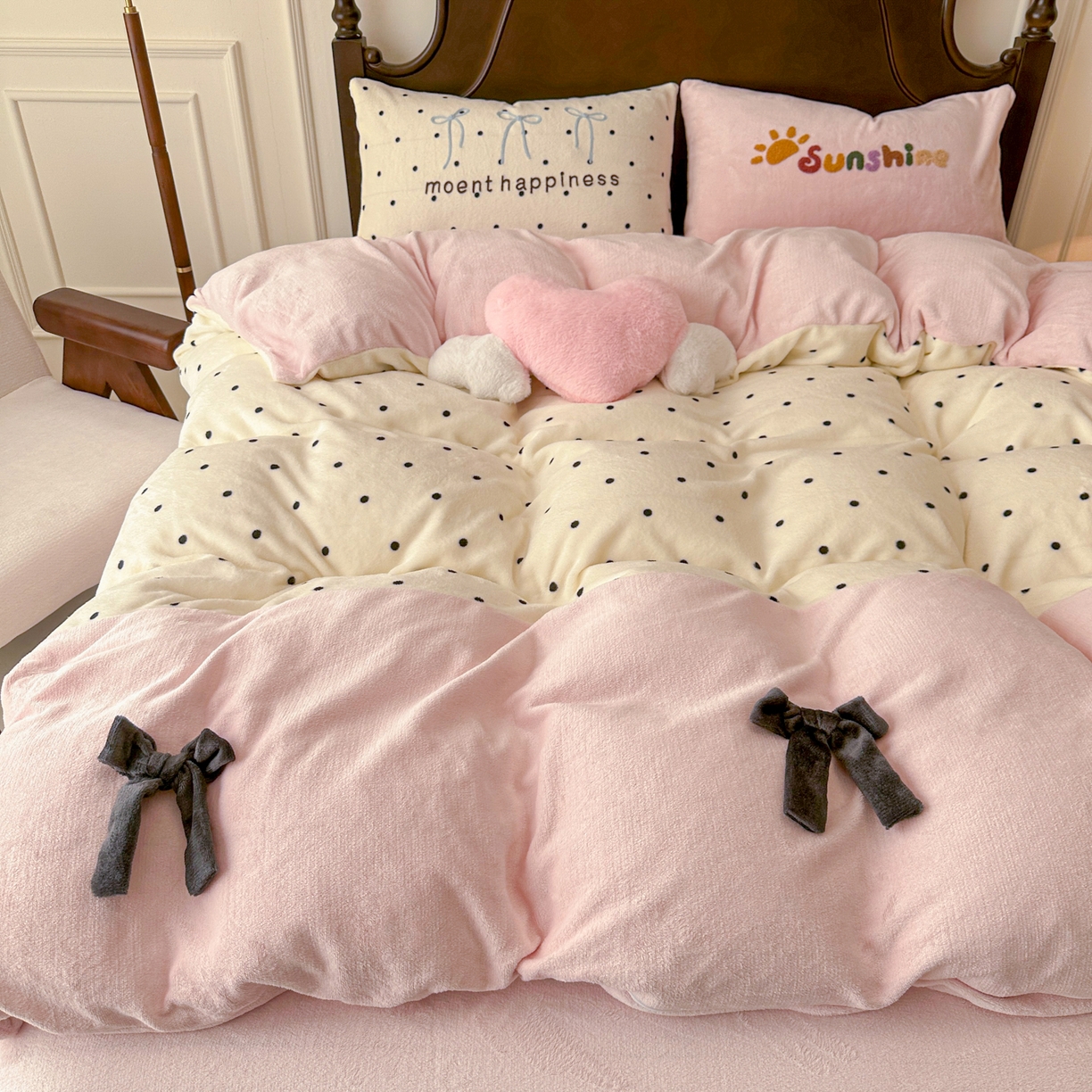 91家纺网 家纺一手货源 找家纺 子钦家纺 2025秋冬新款加厚牛奶绒复古公主风毛巾绣床单床笠四件套 牛奶绒法式复古风-奶波点