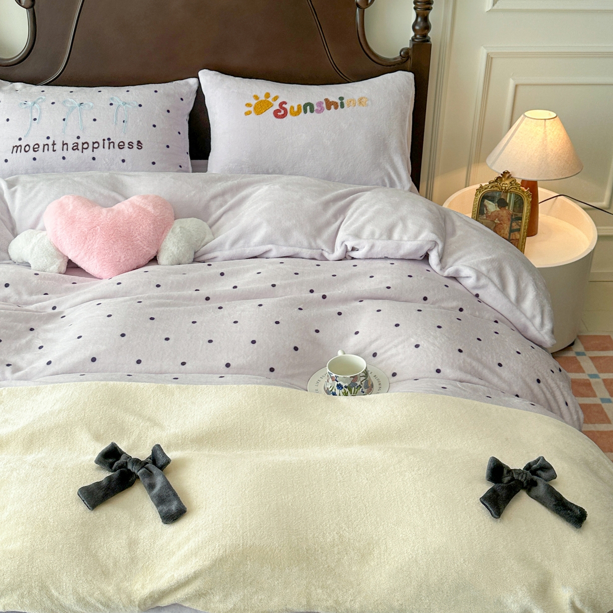 91家纺网 家纺一手货源 找家纺 子钦家纺 2025秋冬新款加厚牛奶绒复古公主风毛巾绣床单床笠四件套 牛奶绒法式复古风-紫波点