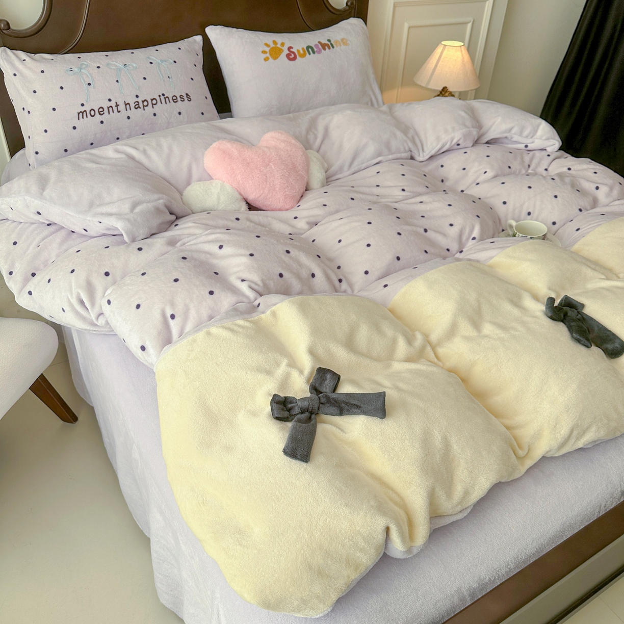 91家纺网 家纺一手货源 找家纺 子钦家纺 2025秋冬新款加厚牛奶绒复古公主风毛巾绣床单床笠四件套 牛奶绒法式复古风-紫波点