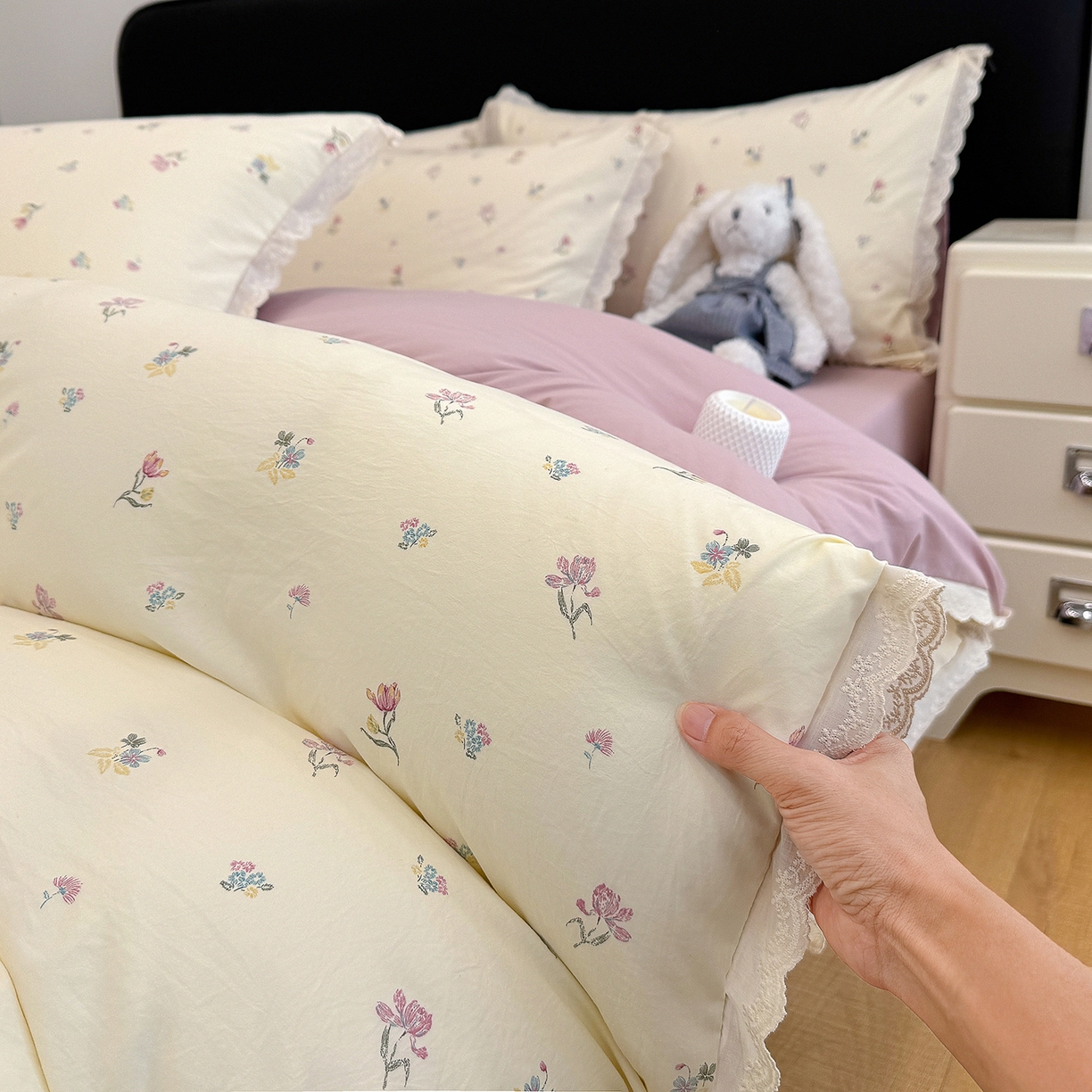 91家纺网 家纺一手货源 找家纺 竹合 2026新款田园韩版花边款小碎花古法水洗仿棉A类云感棉四件套 花漫漫