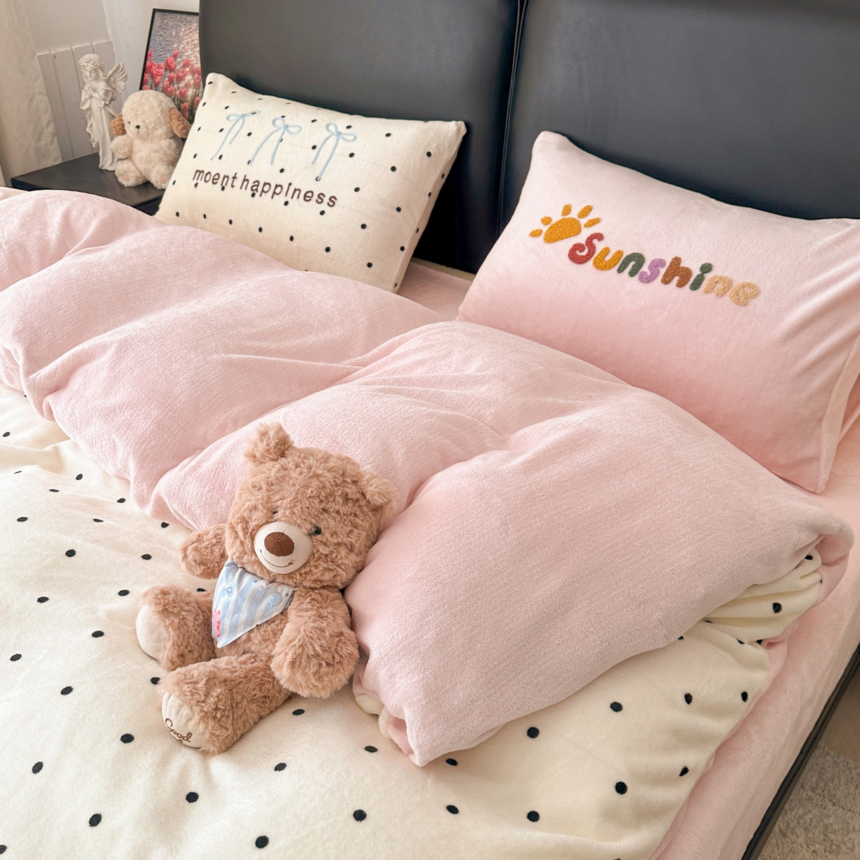 91家纺网 家纺一手货源 找家纺 子钦家纺 2025秋冬新款加厚牛奶绒蝴蝶结公主风毛巾绣床单床笠四件套 牛奶绒公主风-奶波点