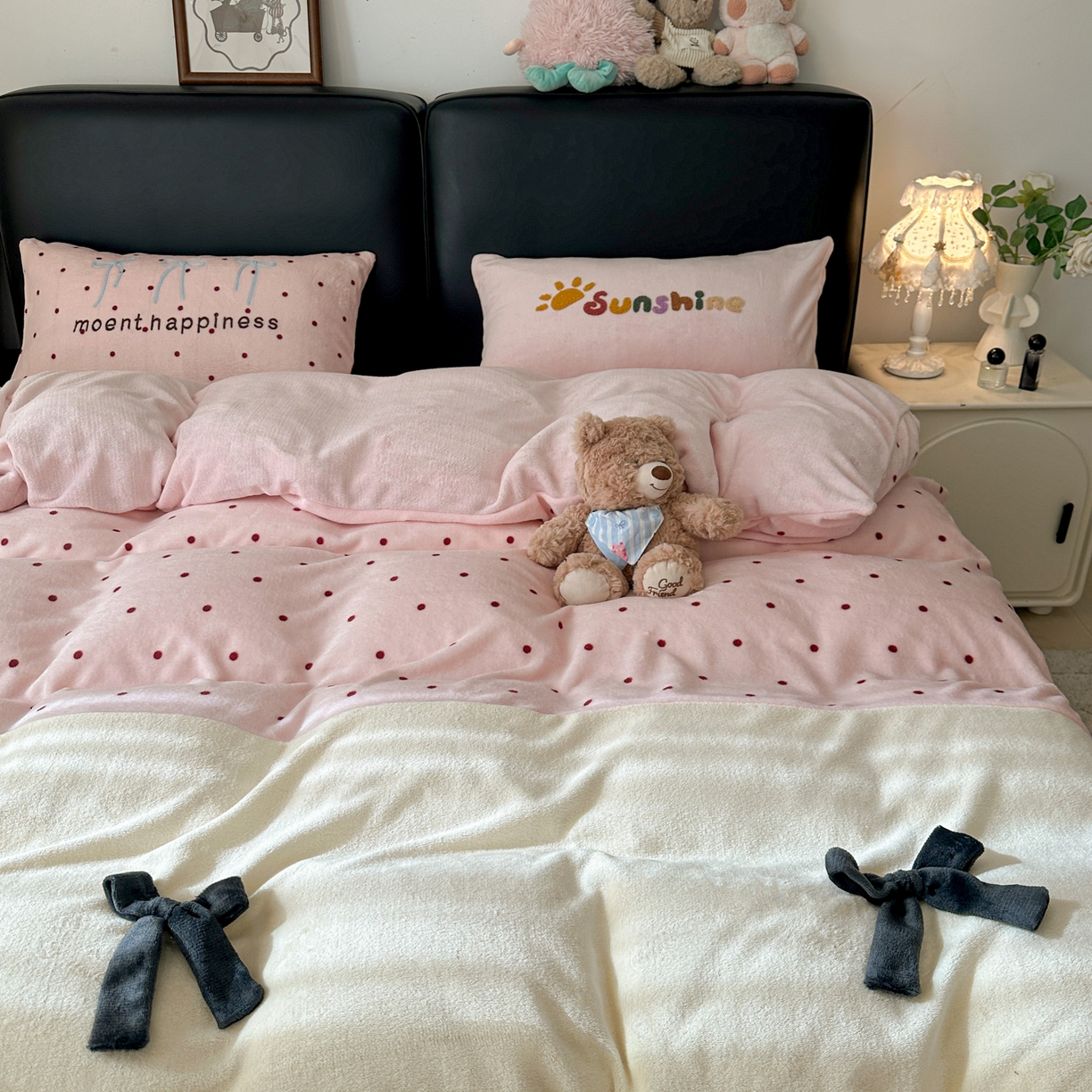 91家纺网 家纺一手货源 找家纺 子钦家纺 2025秋冬新款加厚牛奶绒蝴蝶结公主风毛巾绣床单床笠四件套 牛奶绒公主风-粉波点