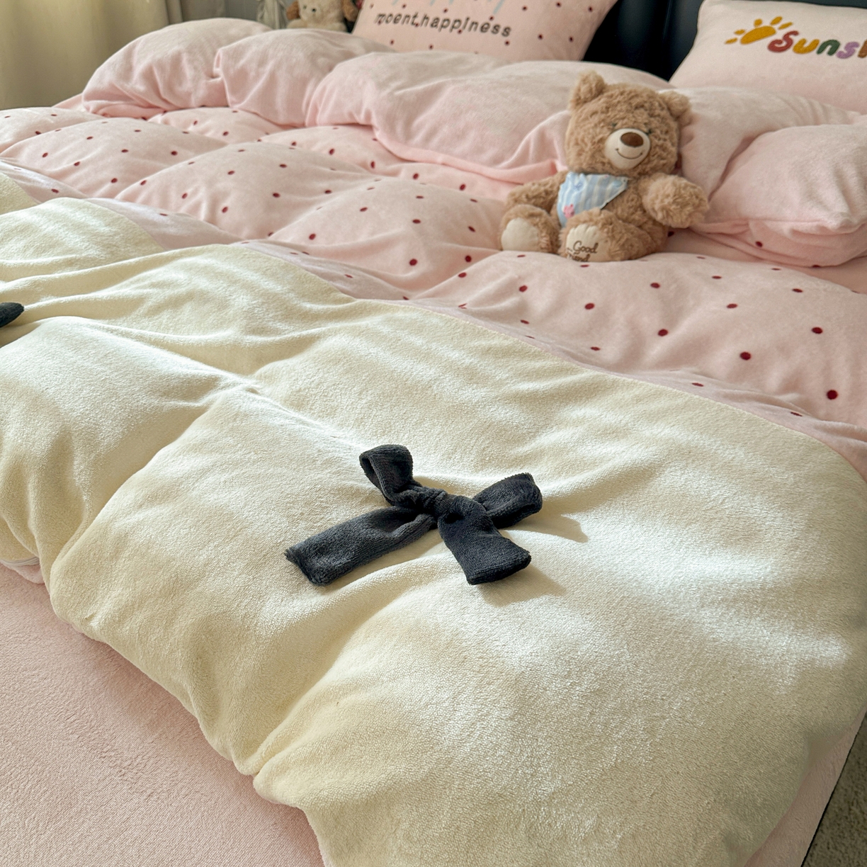 91家纺网 家纺一手货源 找家纺 子钦家纺 2025秋冬新款加厚牛奶绒蝴蝶结公主风毛巾绣床单床笠四件套 牛奶绒公主风-粉波点