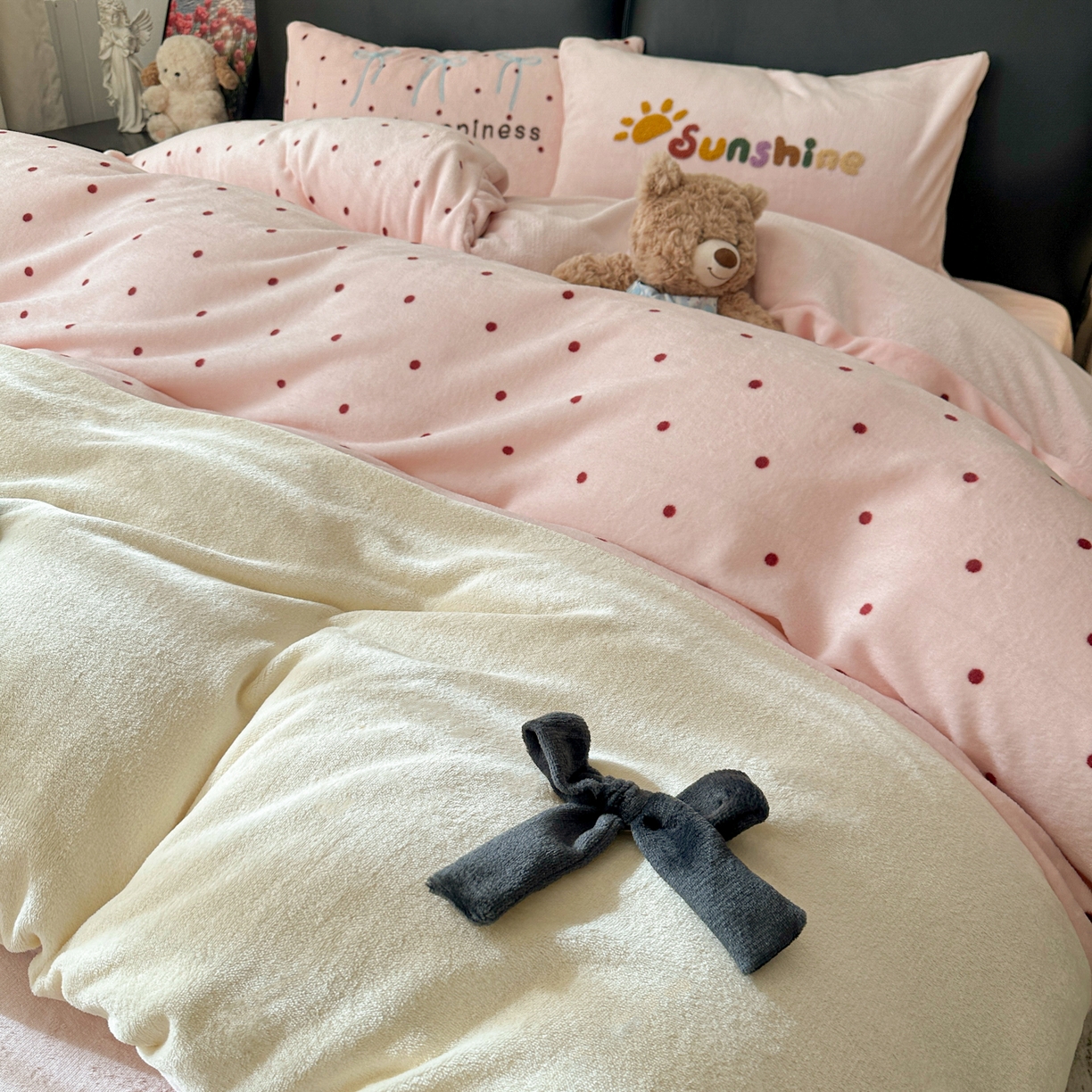 91家纺网 家纺一手货源 找家纺 子钦家纺 2025秋冬新款加厚牛奶绒蝴蝶结公主风毛巾绣床单床笠四件套 牛奶绒公主风-粉波点