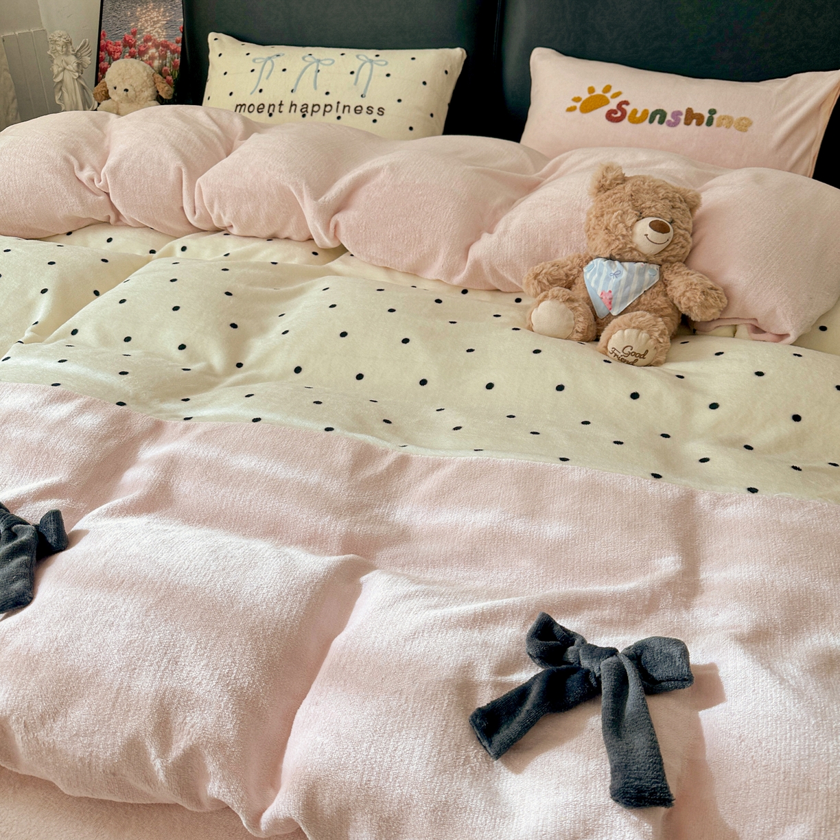 91家纺网 家纺一手货源 找家纺 子钦家纺 2025秋冬新款加厚牛奶绒蝴蝶结公主风毛巾绣床单床笠四件套 牛奶绒公主风-奶波点