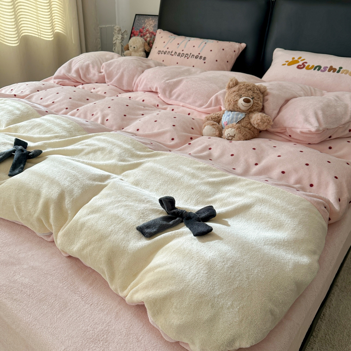 91家纺网 家纺一手货源 找家纺 子钦家纺 2025秋冬新款加厚牛奶绒蝴蝶结公主风毛巾绣床单床笠四件套 牛奶绒公主风-粉波点