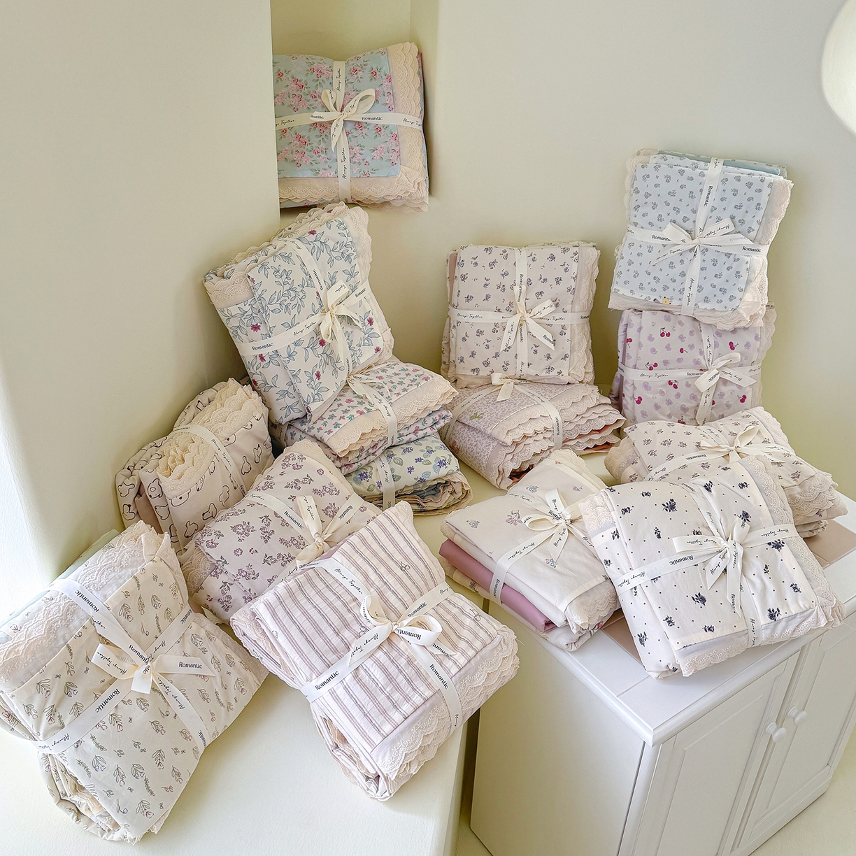 91家纺网 家纺一手货源 找家纺 竹合 2026新款田园韩版花边款小碎花古法水洗仿棉A类云感棉四件套 组合图