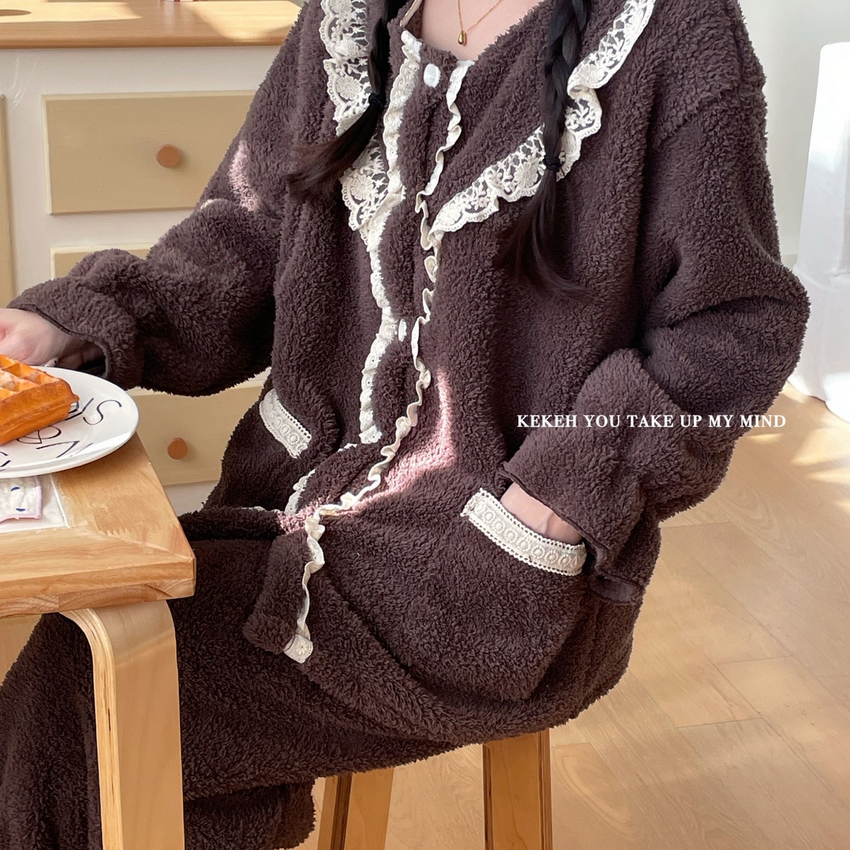 91家纺网 家纺一手货源 找家纺 （总）妍景家居生活馆 2025新款韩系V领蕾丝套装