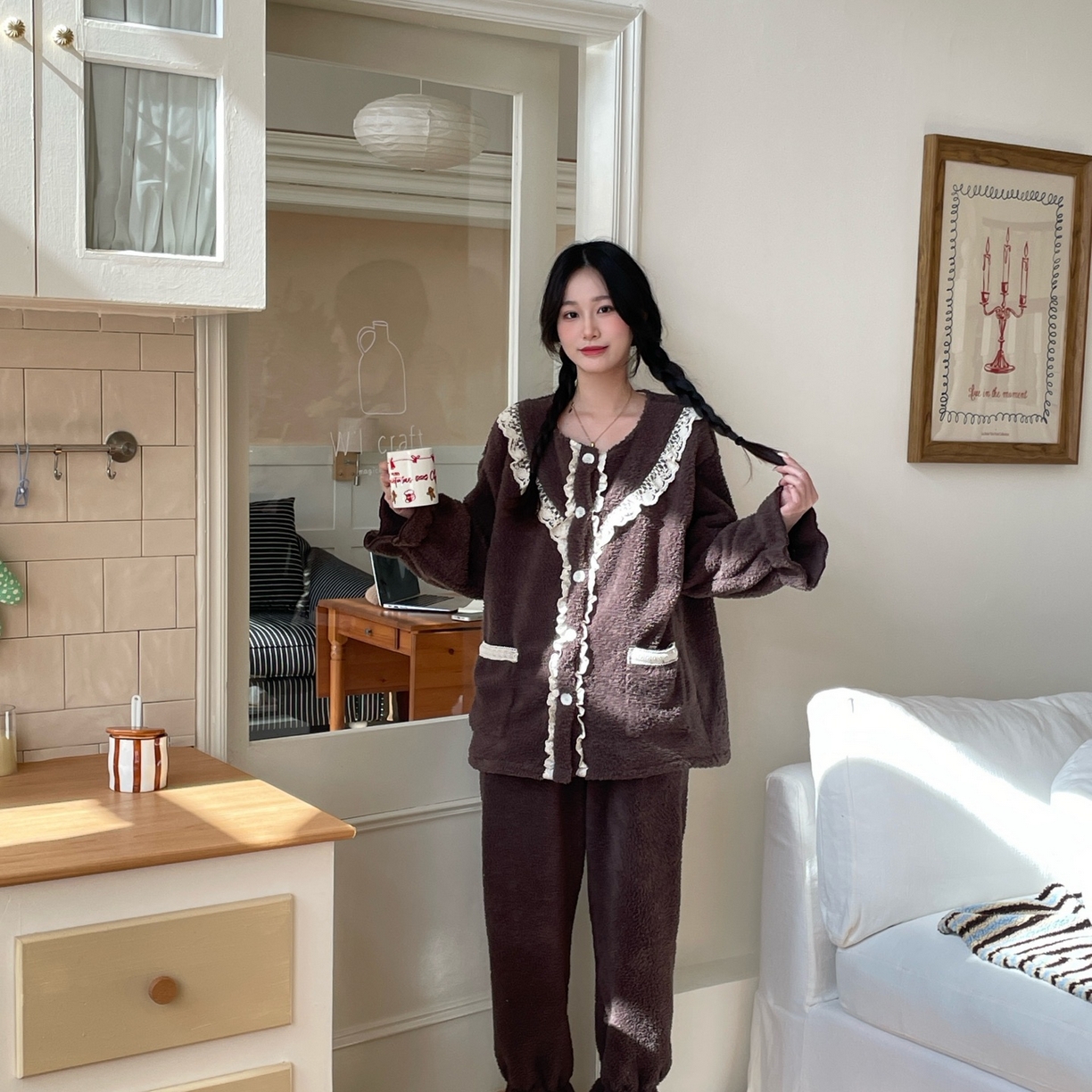 91家纺网 家纺一手货源 找家纺 妍景家居生活馆 2025新款韩系V领蕾丝套装 巧克力咖