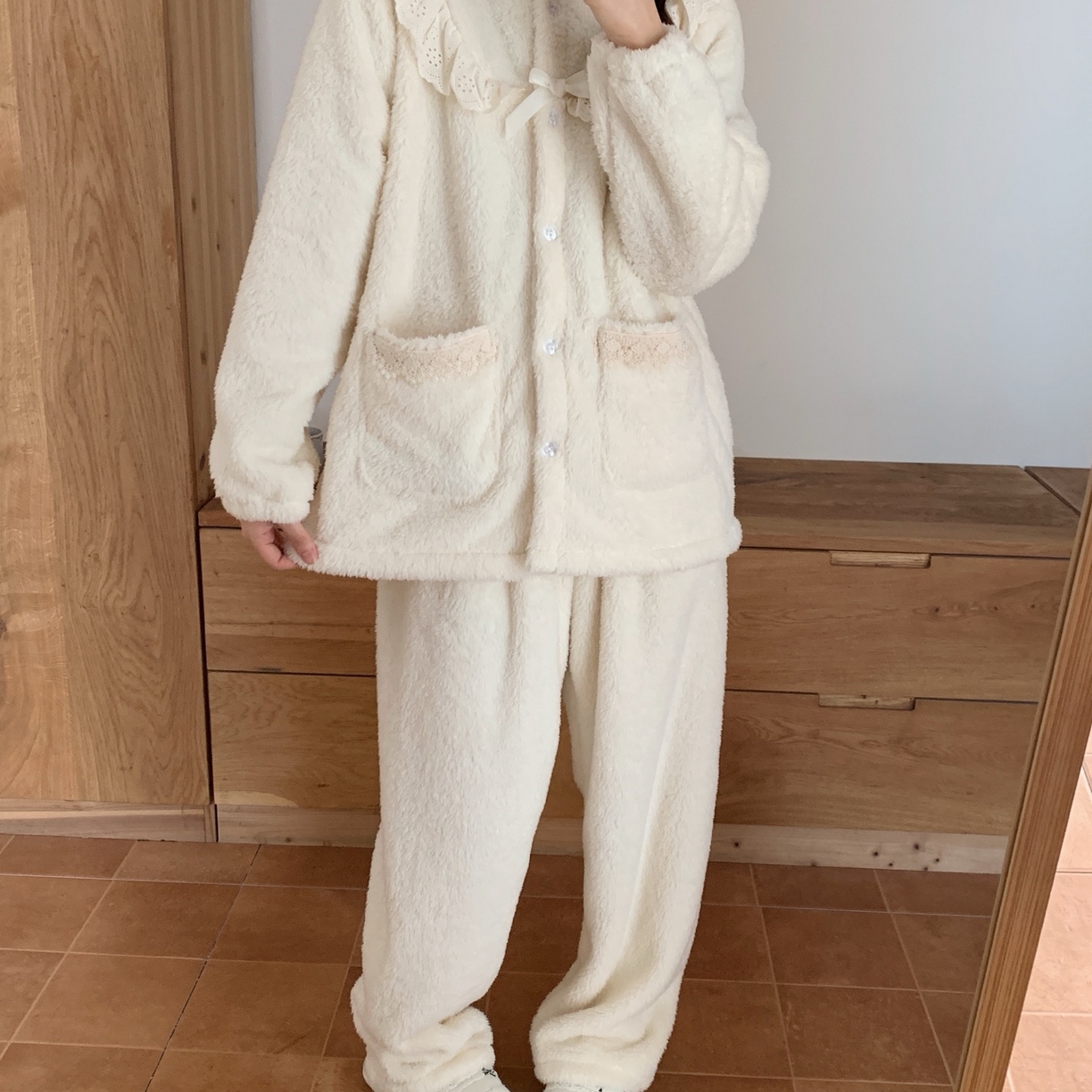 91家纺网 家纺一手货源 找家纺 （总）妍景家居生活馆 2025新款韩系双面舒棉绒圆领蝴蝶结套装