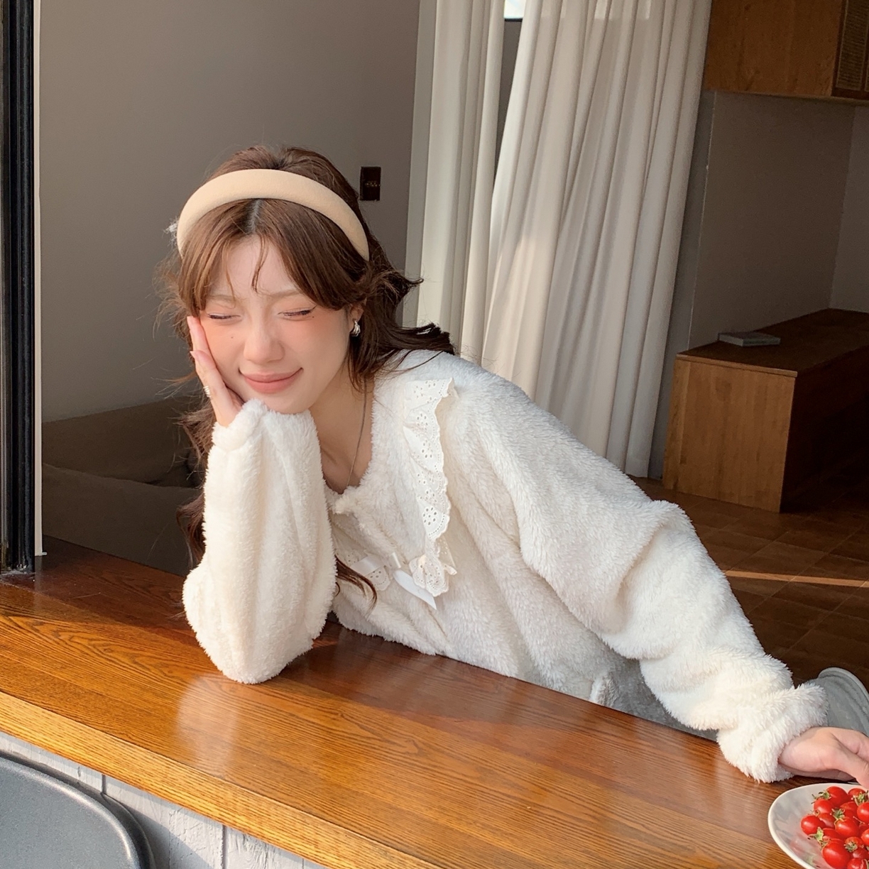 91家纺网 家纺一手货源 找家纺 （总）妍景家居生活馆 2025新款韩系双面舒棉绒圆领蝴蝶结套装