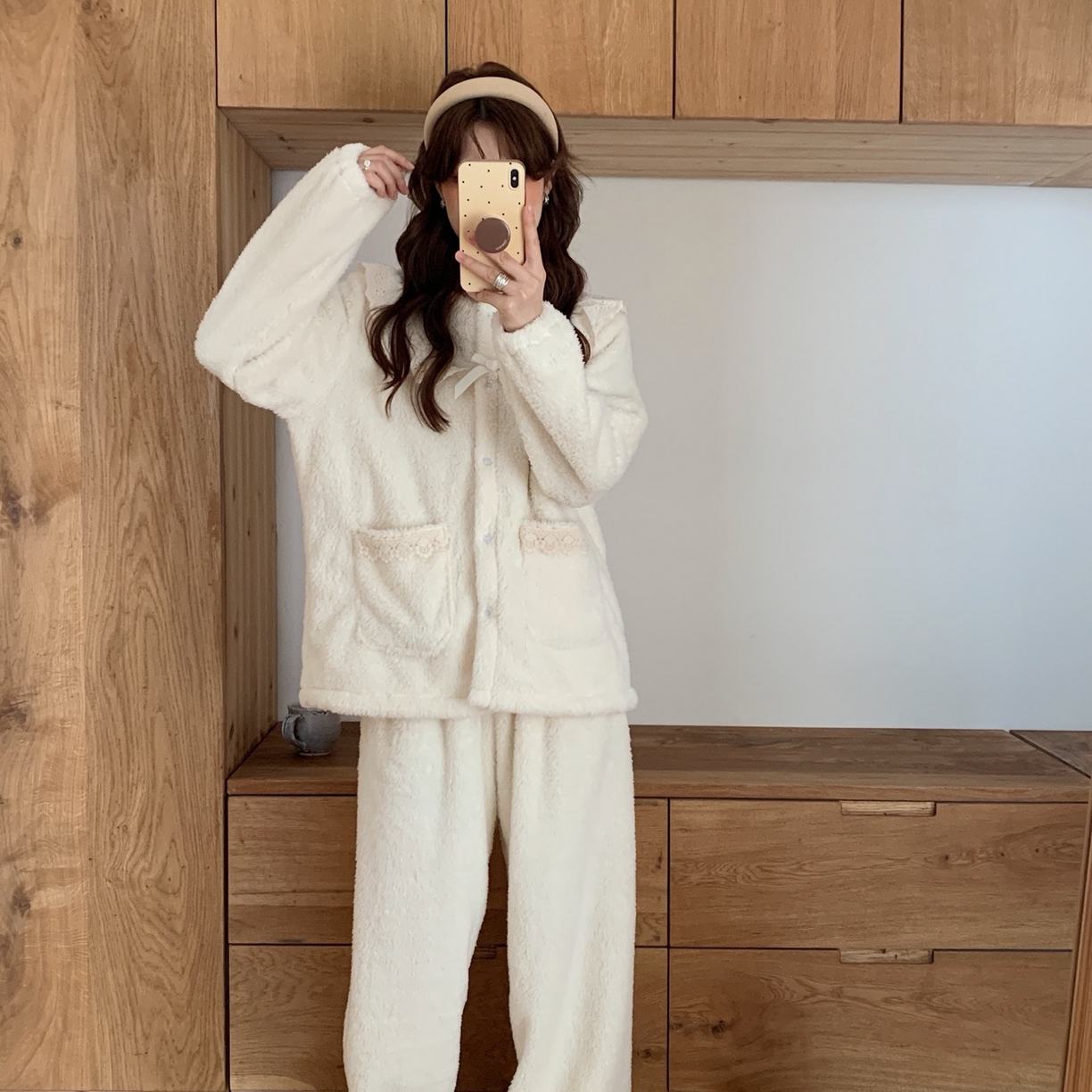 91家纺网 家纺一手货源 找家纺 （总）妍景家居生活馆 2025新款韩系双面舒棉绒圆领蝴蝶结套装