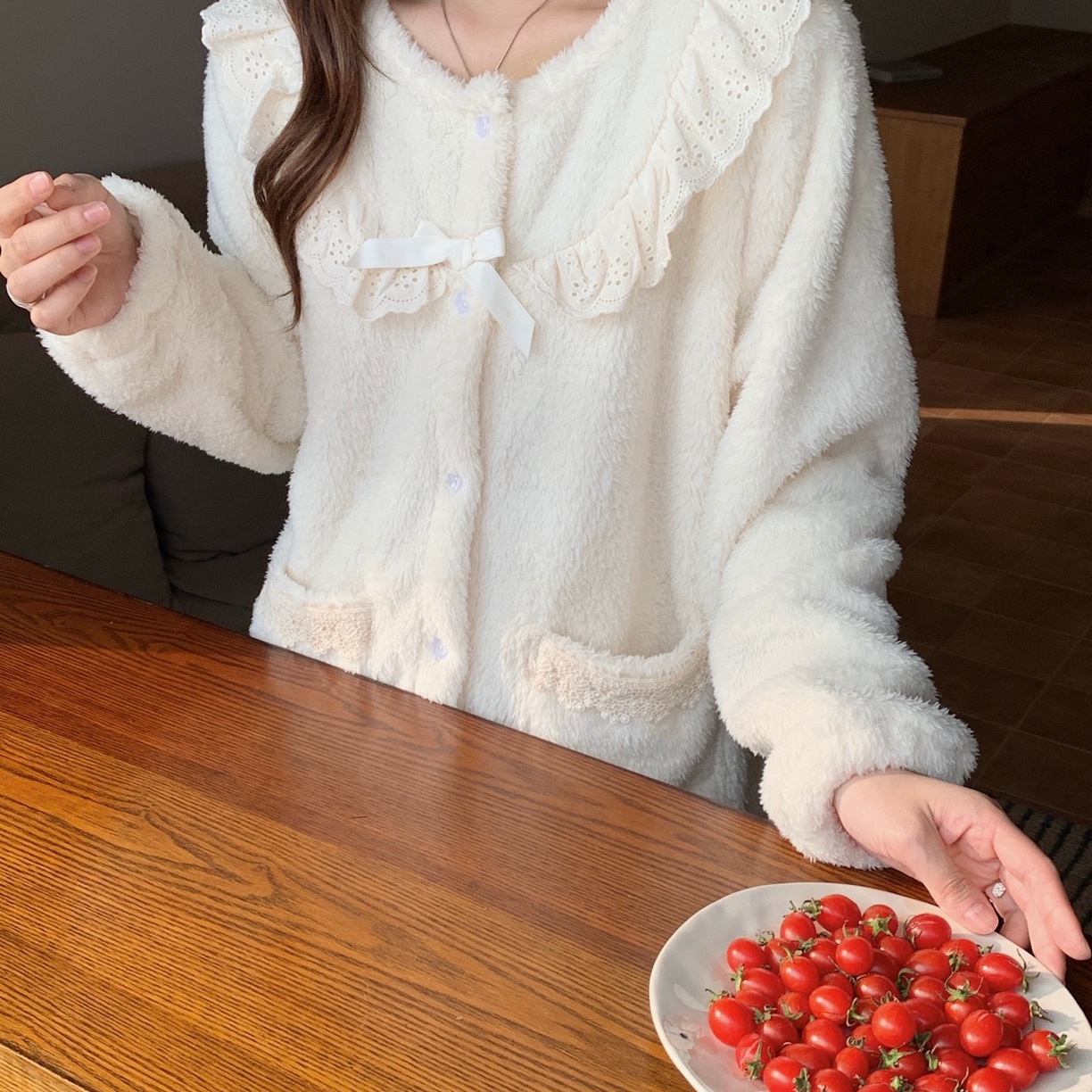 91家纺网 家纺一手货源 找家纺 （总）妍景家居生活馆 2025新款韩系双面舒棉绒圆领蝴蝶结套装