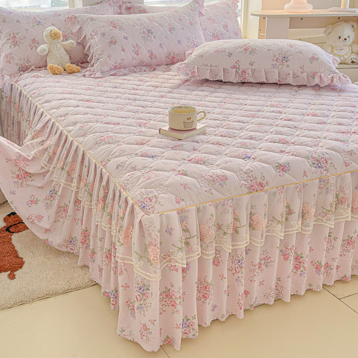 91家纺网 家纺一手货源 找家纺 雨田家纺 2025新款夹棉蕾丝床裙四件套 樱花=粉