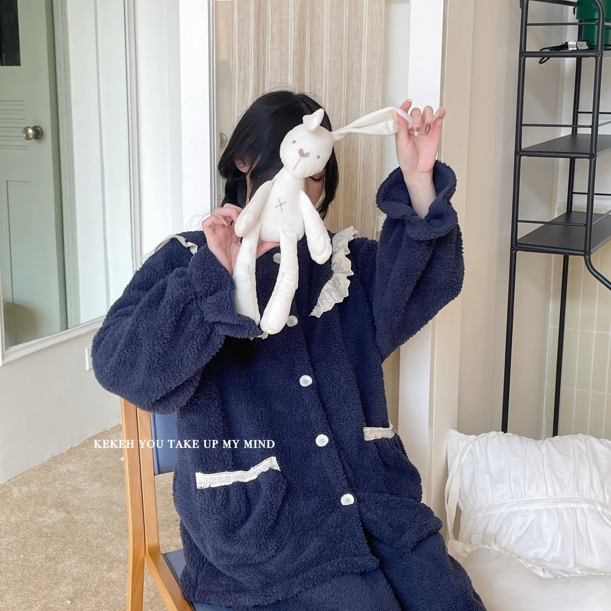 91家纺网 家纺一手货源 找家纺 妍景家居生活馆 2025新款韩系圆领纽扣蕾丝套装 海涛兰