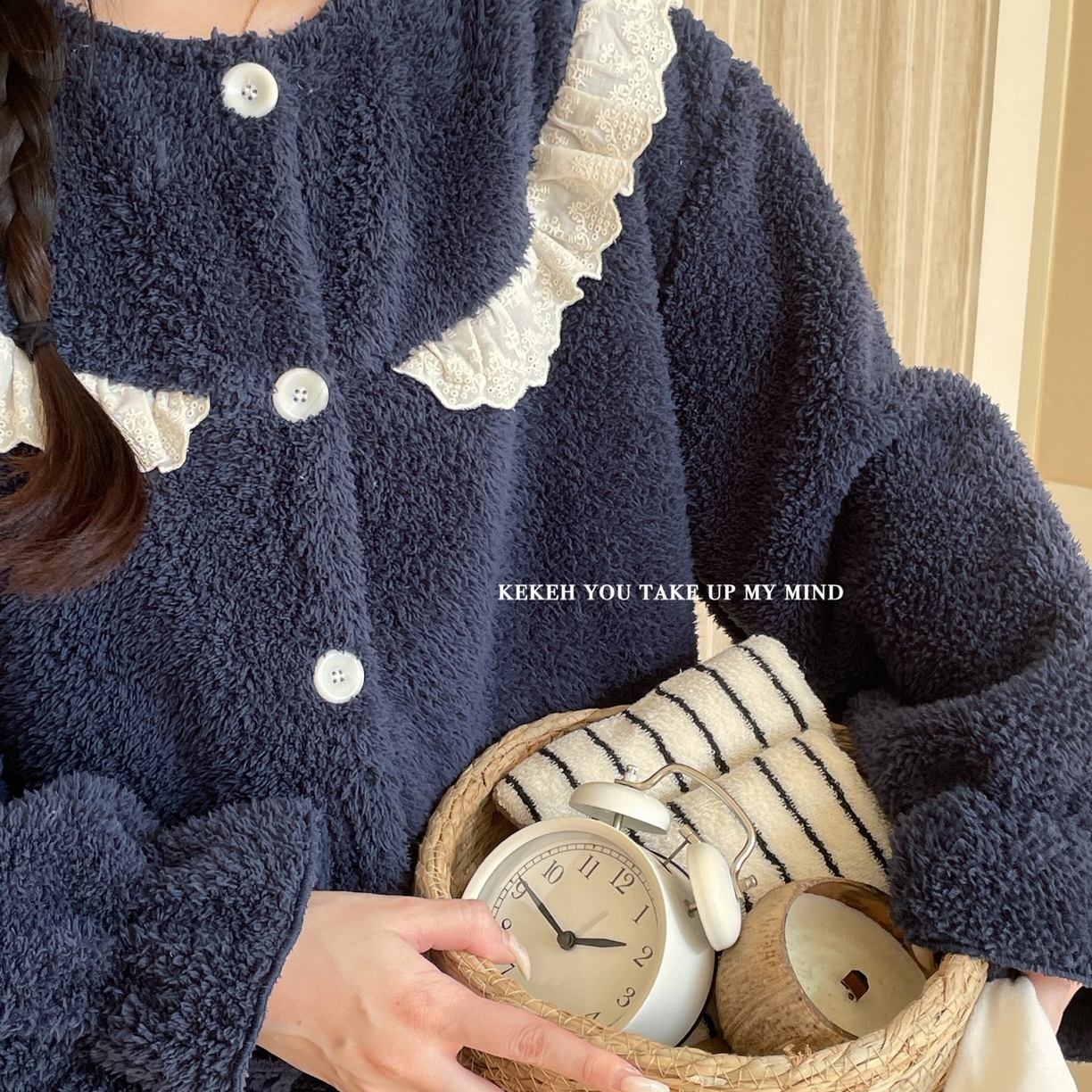 91家纺网 家纺一手货源 找家纺 妍景家居生活馆 2025新款韩系圆领纽扣蕾丝套装 海涛兰