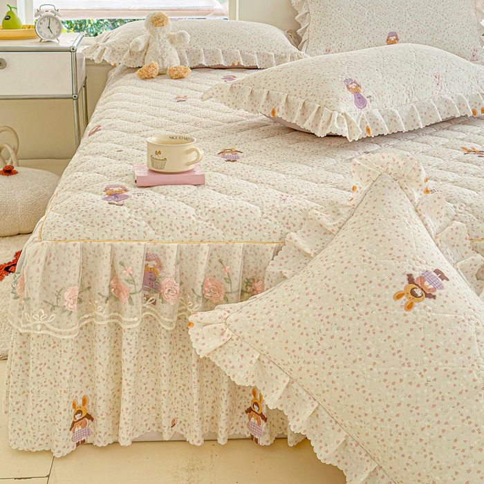 91家纺网 家纺一手货源 找家纺 雨田家纺 2025新款夹棉蕾丝床裙四件套 可爱女孩