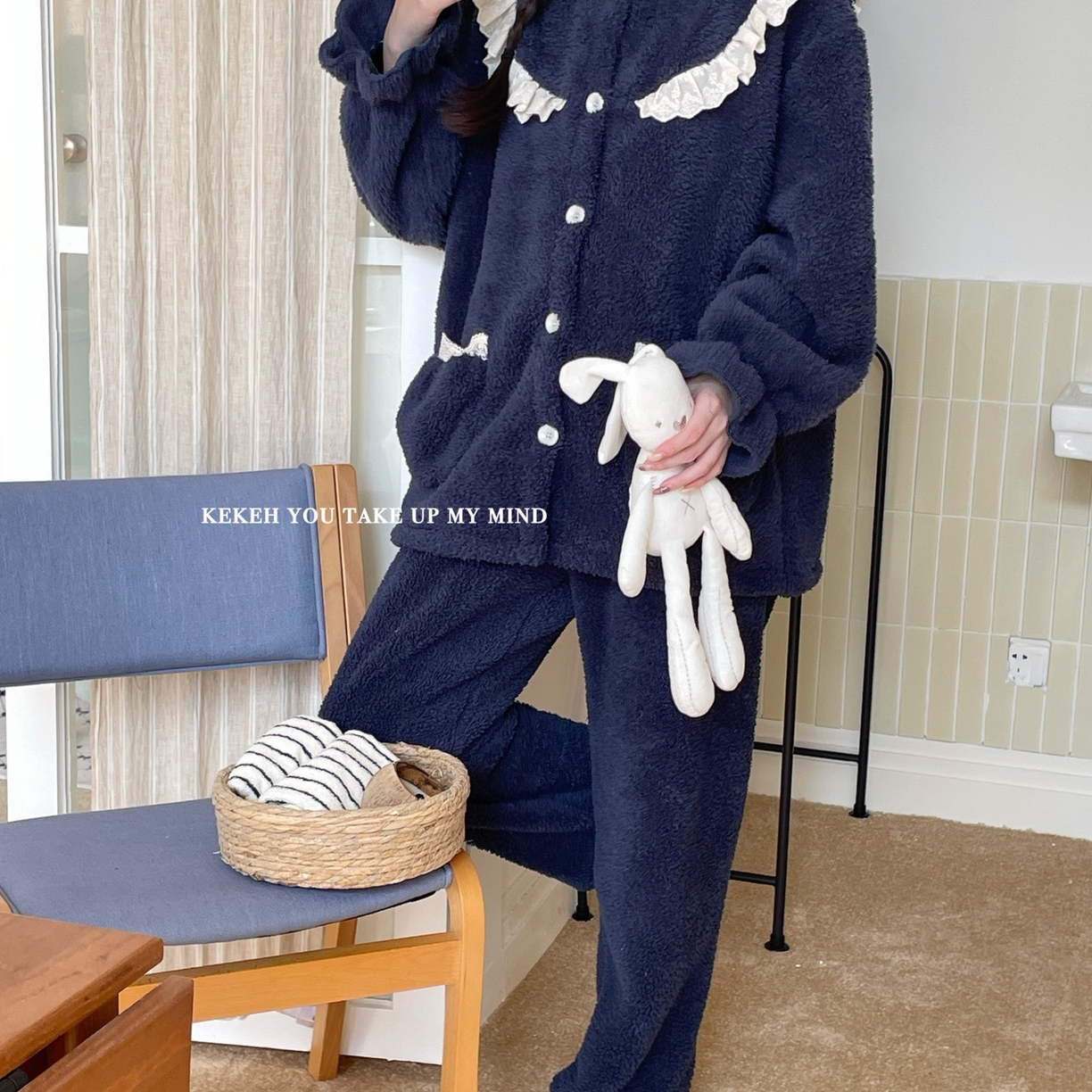 91家纺网 家纺一手货源 找家纺 妍景家居生活馆 2025新款韩系圆领纽扣蕾丝套装 海涛兰